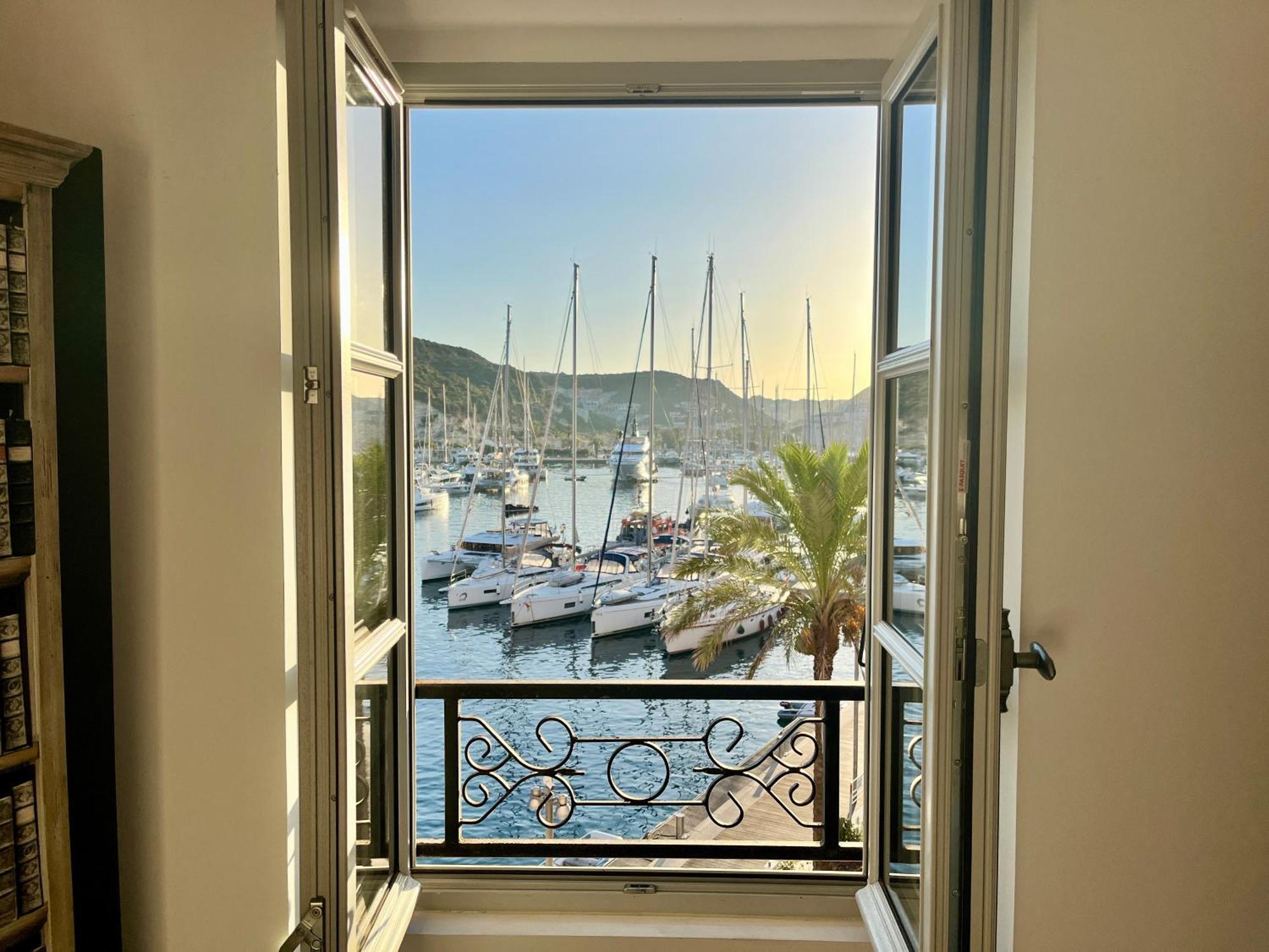 Joli T3 Sur Le Port De Bonifacio Avec Vue Mer Luaran gambar